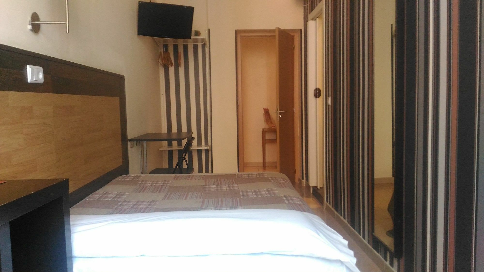 马德里 阿拉斯加旅馆酒店 外观 照片